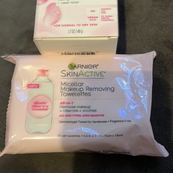 Face products - Picture 3 of 7